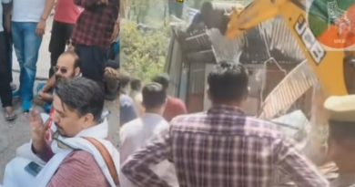 जब खाता नंबर 16 के अंदर खसरा नंबर  1405 हैं हीं नहीं तो ये ठेका कैसे खुल रखा हैं गरुड़चट्टी में